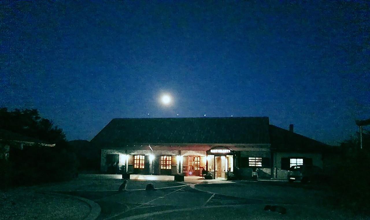 Hotel Pietrapanna Calvello ภายนอก รูปภาพ